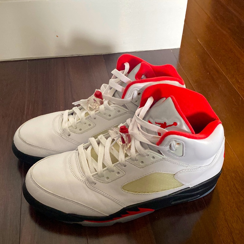 Air Jordan 5’s Fire Red size 10.5